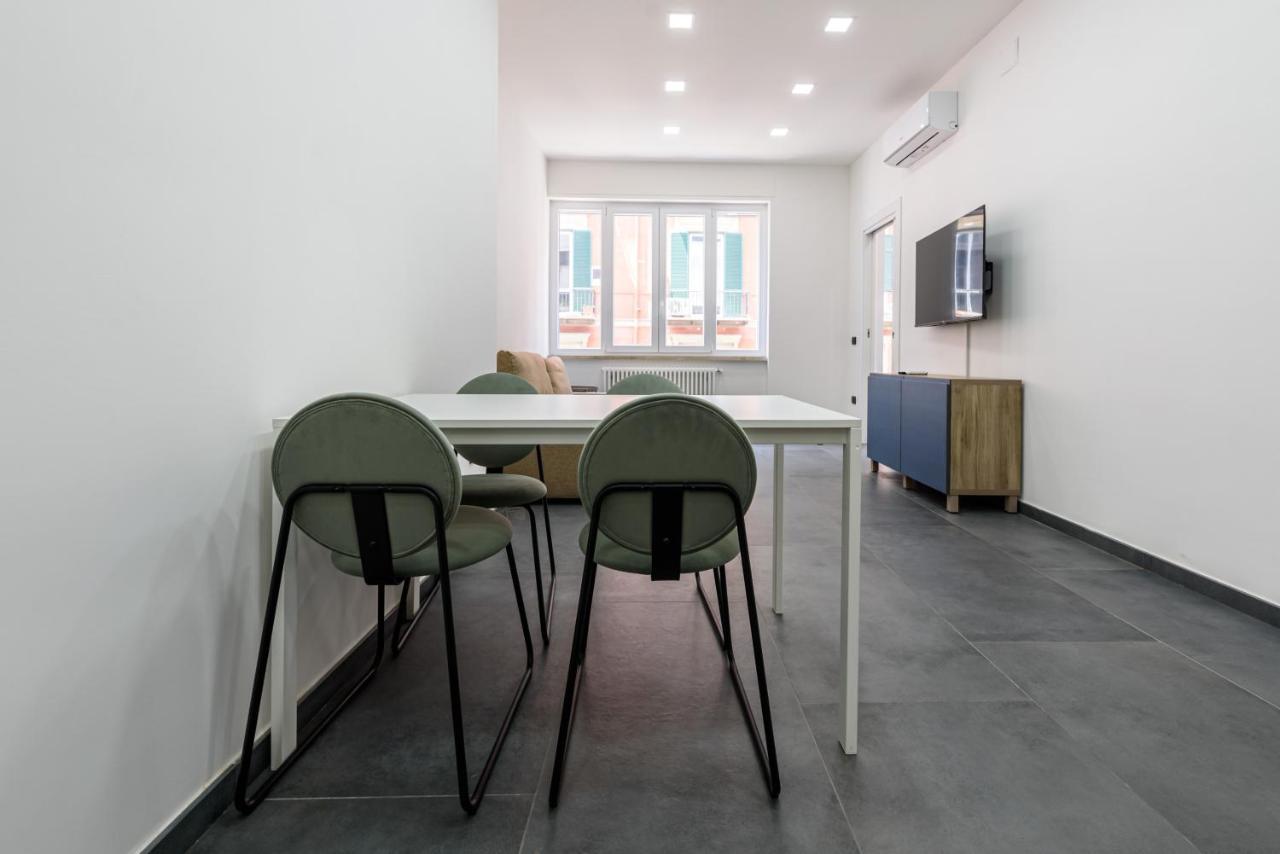 Tommaseo Seaside Apartments Наполи Екстериор снимка