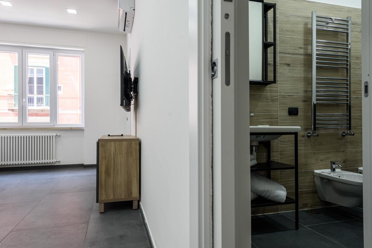 Tommaseo Seaside Apartments Наполи Екстериор снимка