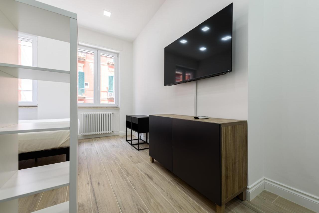Tommaseo Seaside Apartments Наполи Екстериор снимка