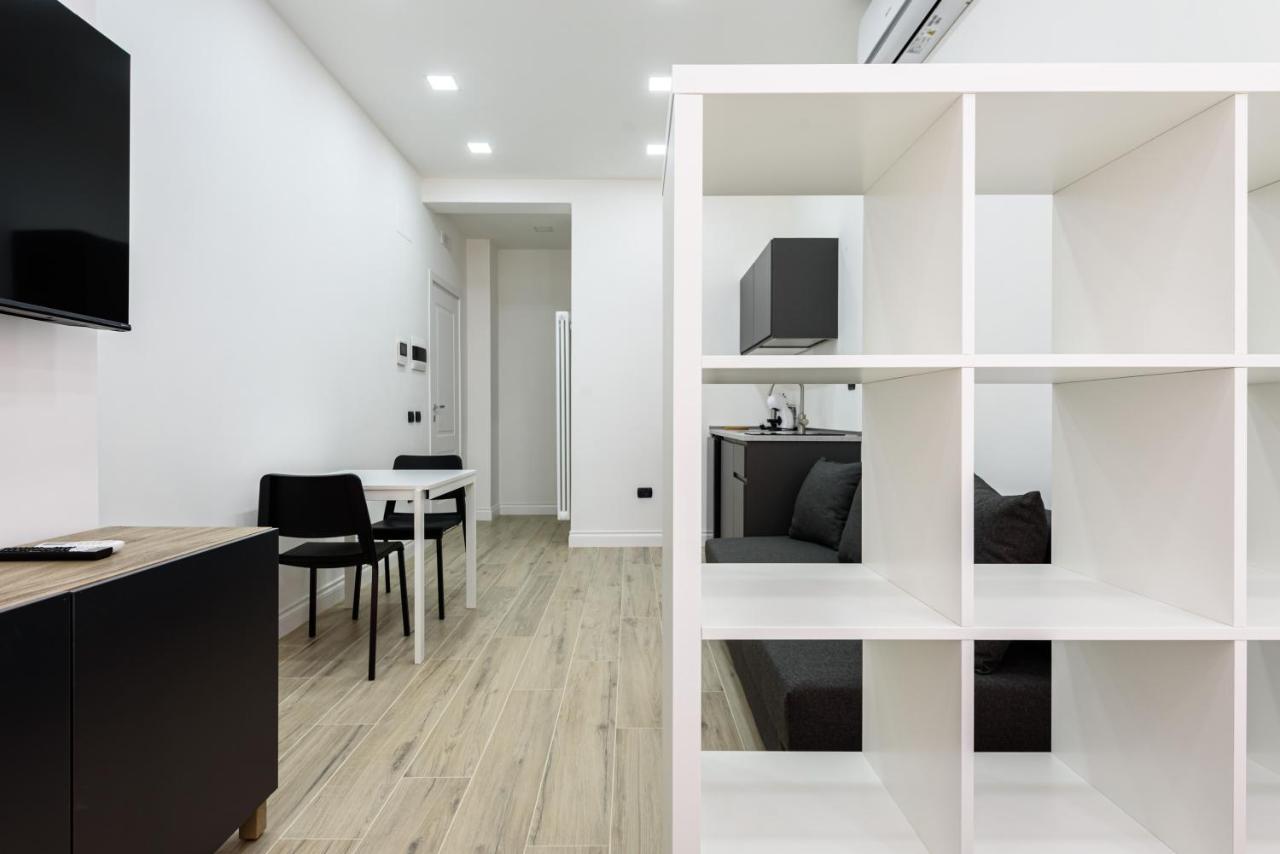 Tommaseo Seaside Apartments Наполи Екстериор снимка